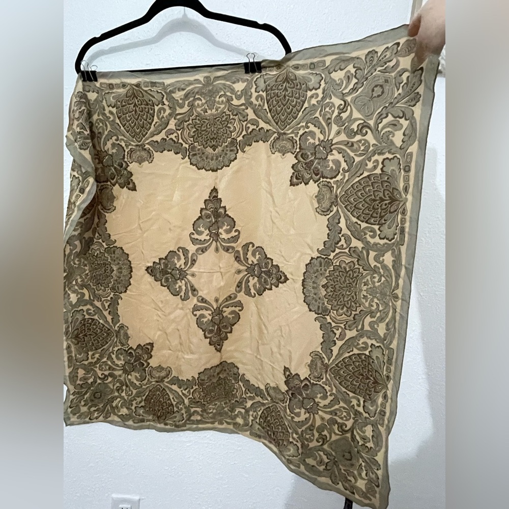 Vintage Ellen Tracy 100% Silk Green Cream Print Square Scarf Neck Wrap Bandanna